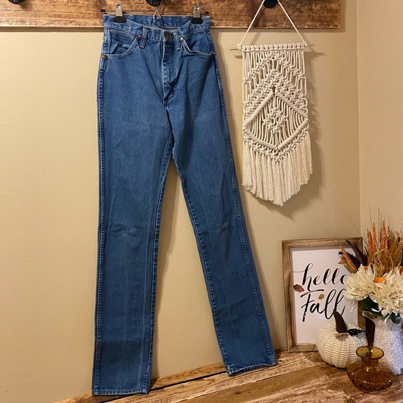 Vintage Wrangler High Waisted Mom Jeans - Picture 2 of 6